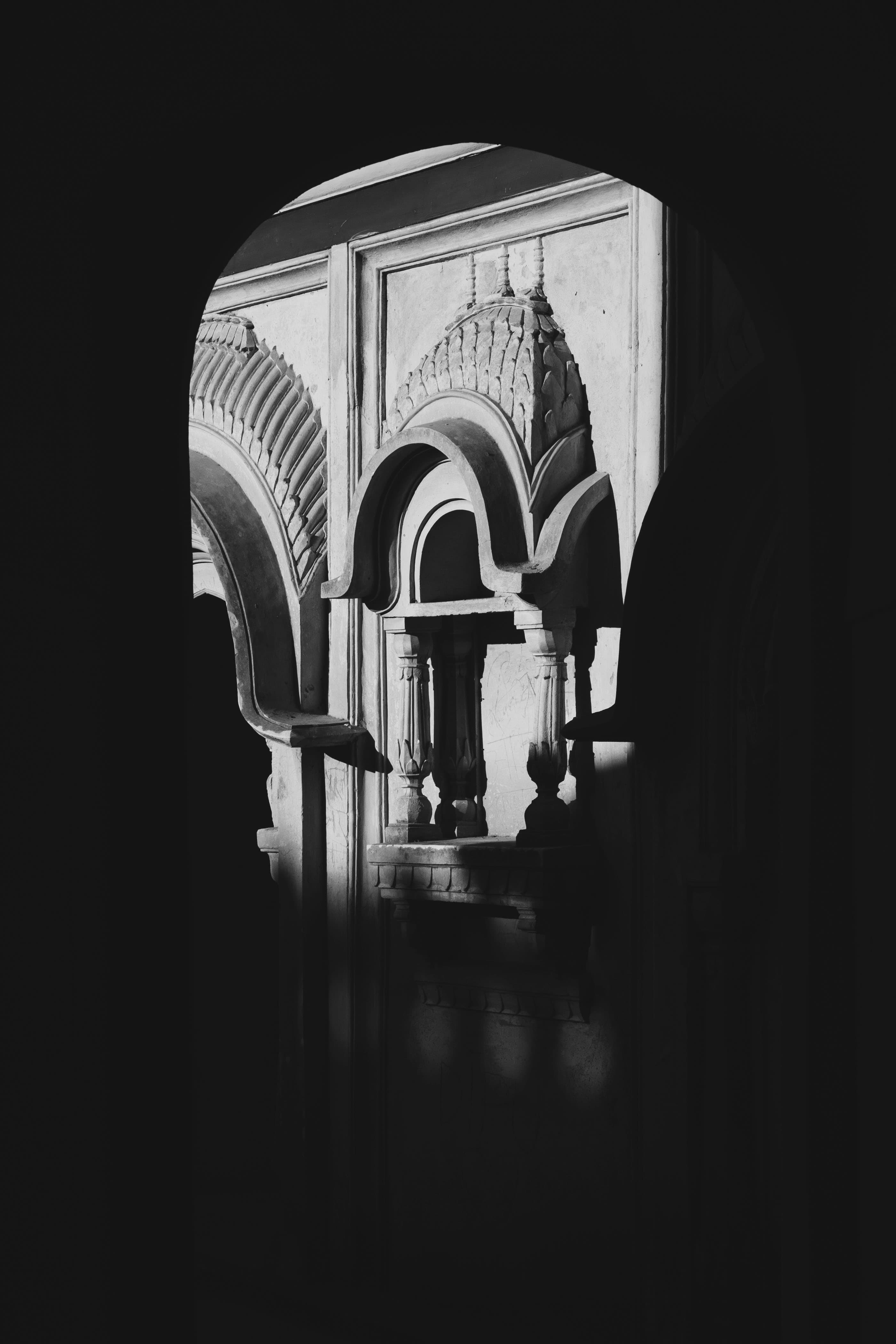 Orchha’s Whispering Arches