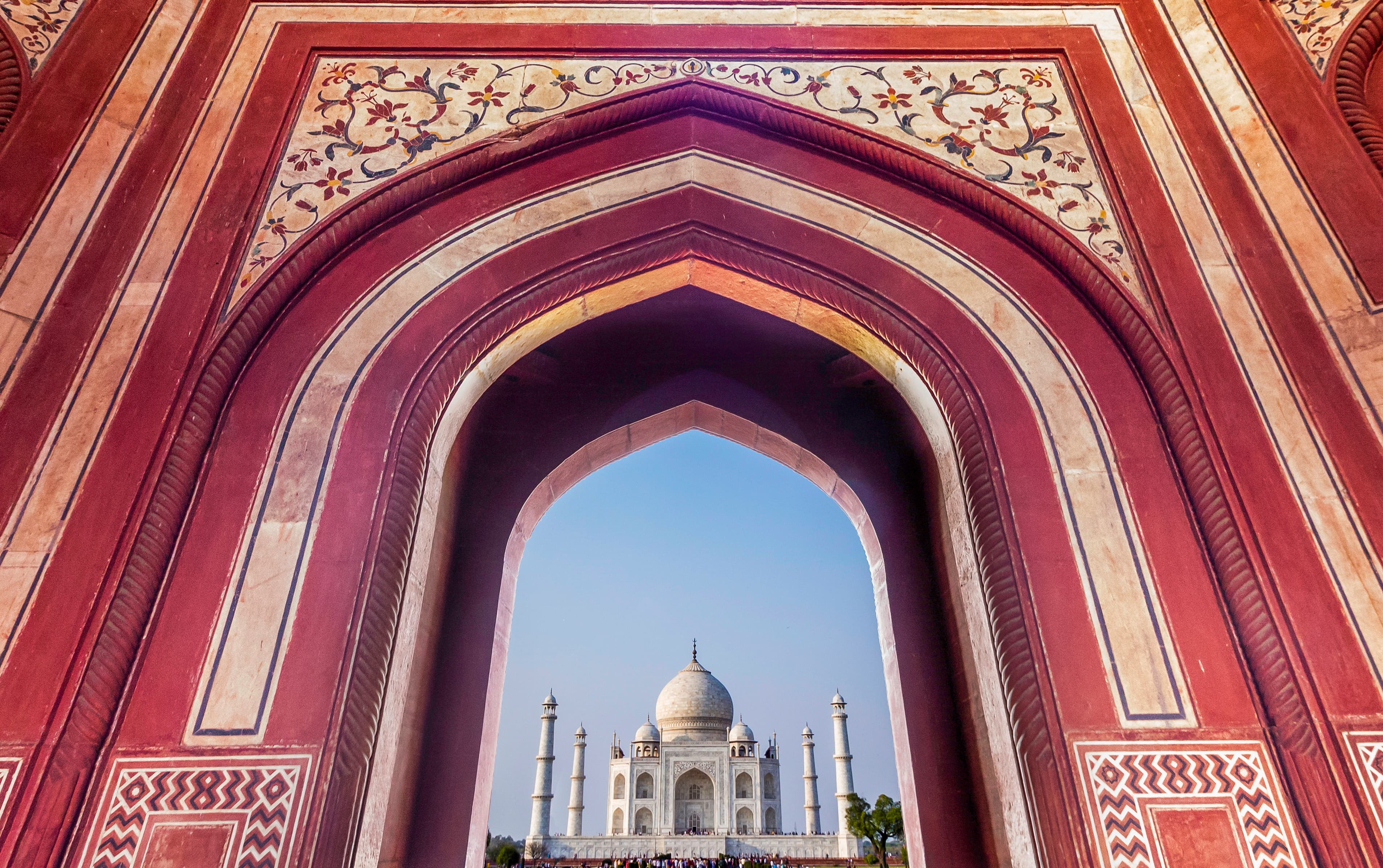 Framing the Eternal Beauty of the Taj Mahal